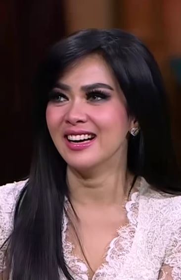 Syahrini, Penyanyi Indonesia